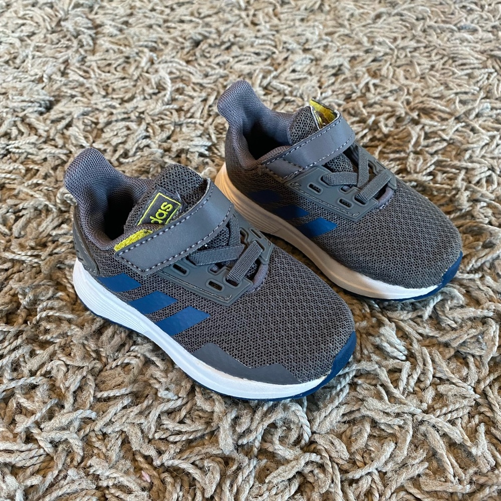 Adidas toddler size 5 tennis shoes.